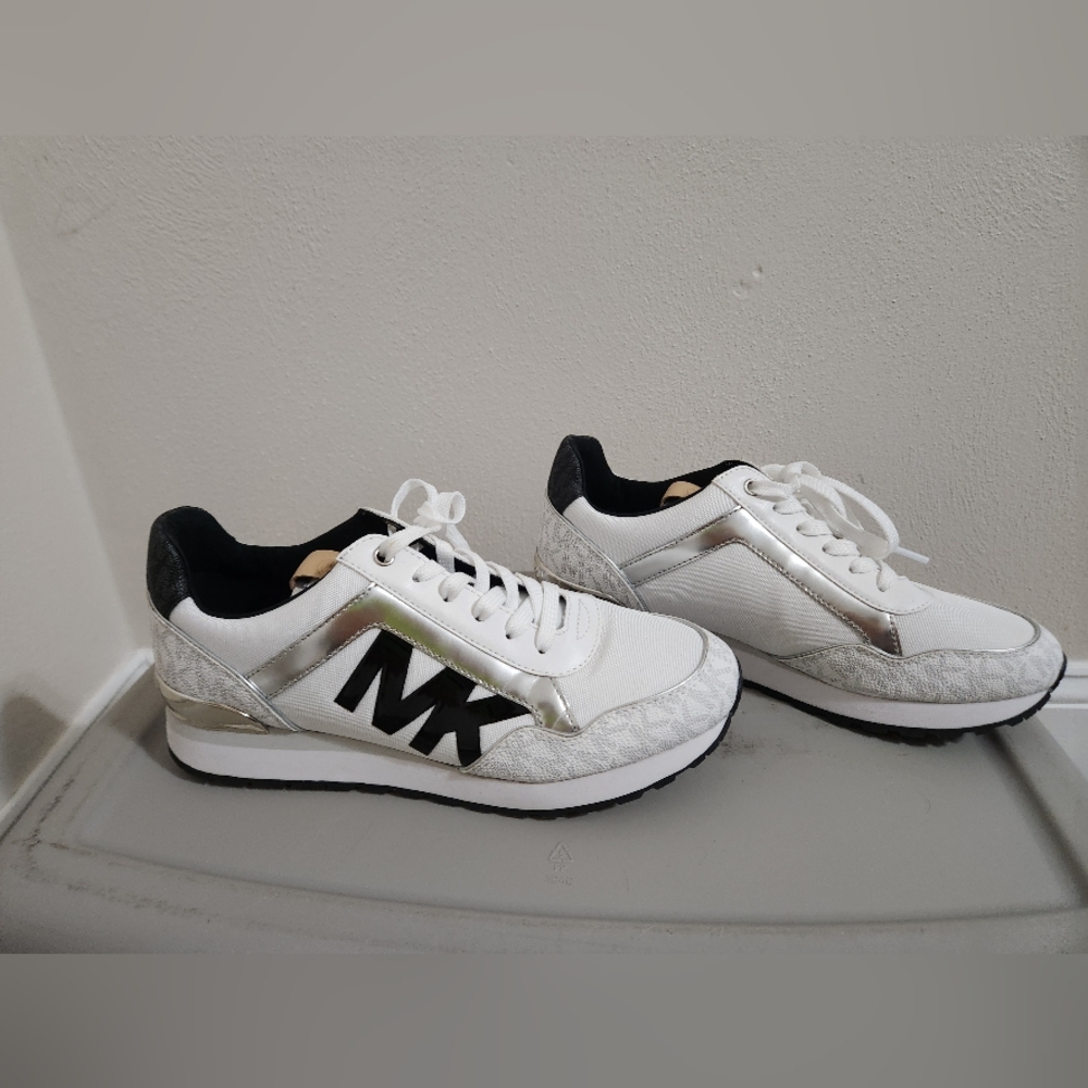 Women's Casual Shoes